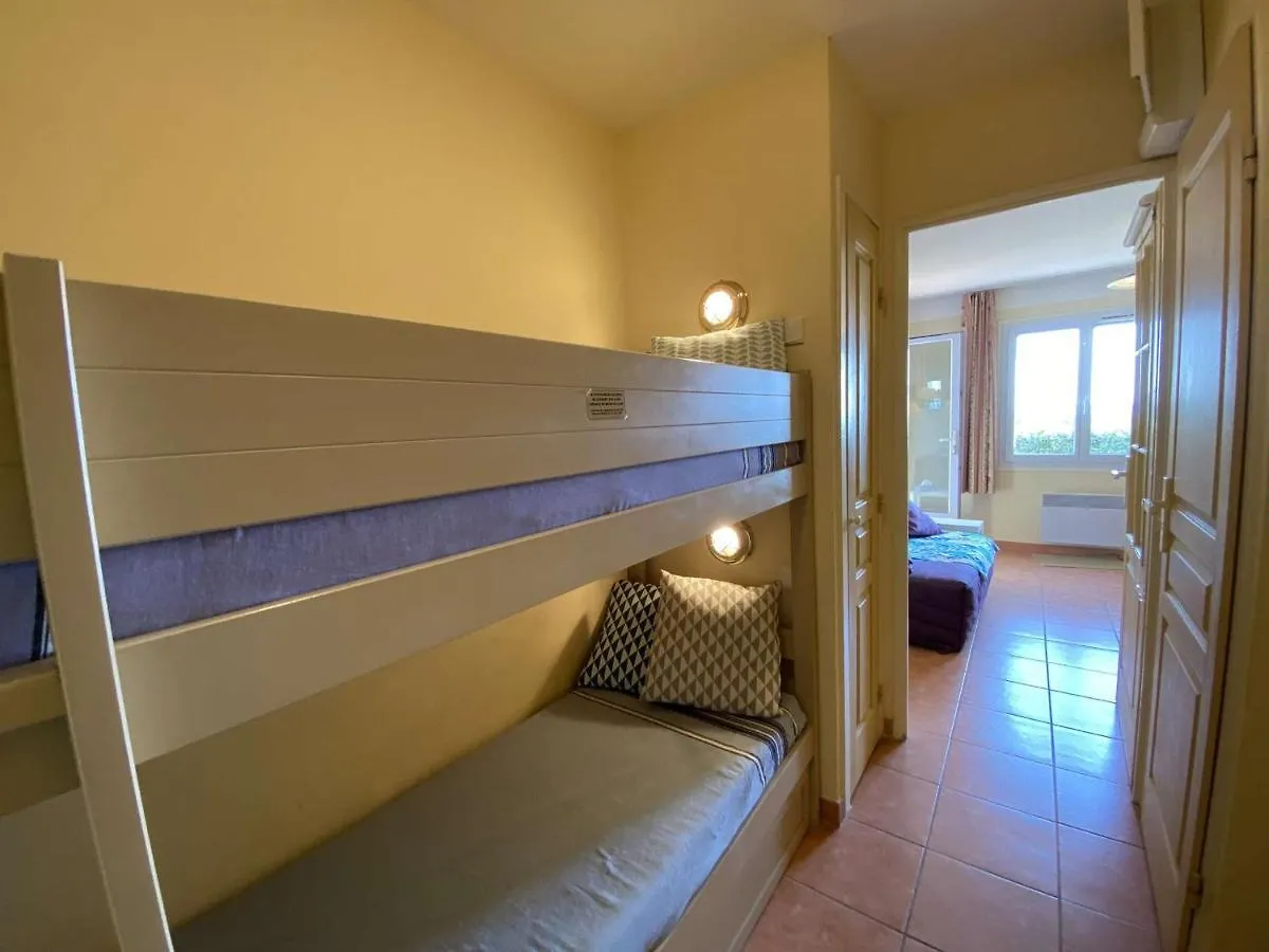 Apartament Les Issambres : Appt Avec Piscine, Tennis, Et Parking Au Rez De Jardin - Fr-1-226-380